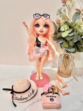 Rainbow High Pacific Coast fashion dolls -Bella Parker
